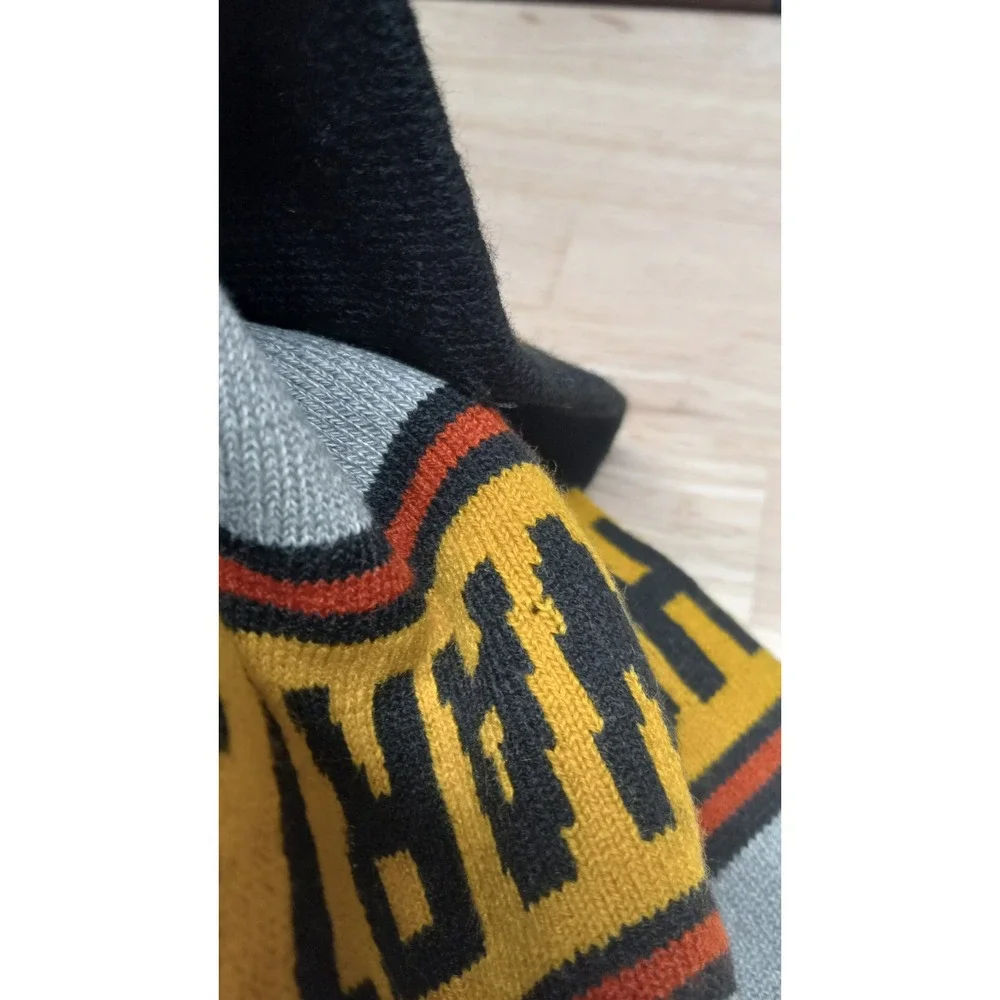 Hogwarts school crest beanie pom pom hat Harry Potter adult